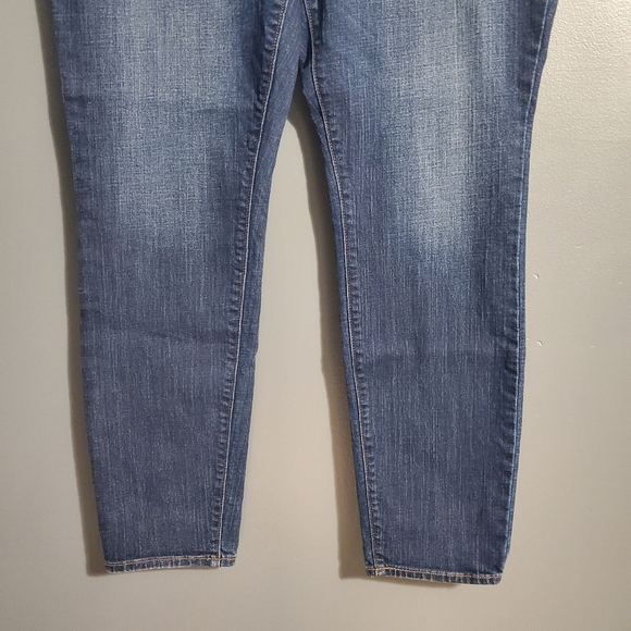 Old Navy Curvy Mid Rise Dark Wash Womens Jeans Size 16 Tall - Picture 3 of 7